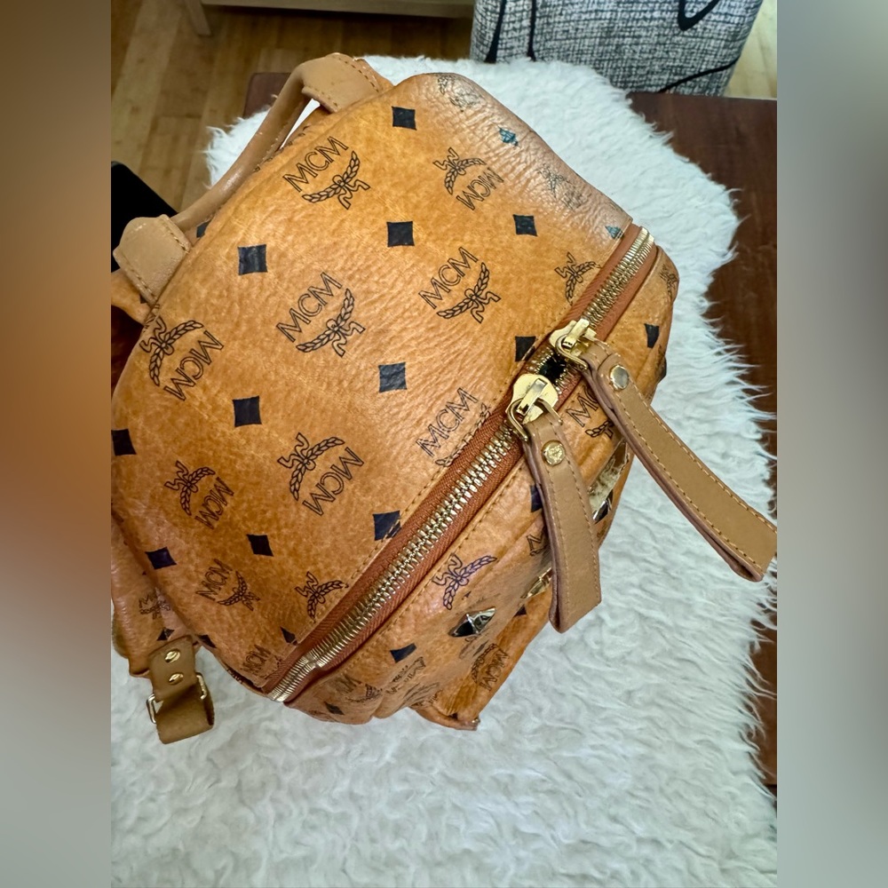 MCM Cognac Logo-Print Backpack medium - Picture 9 of 11